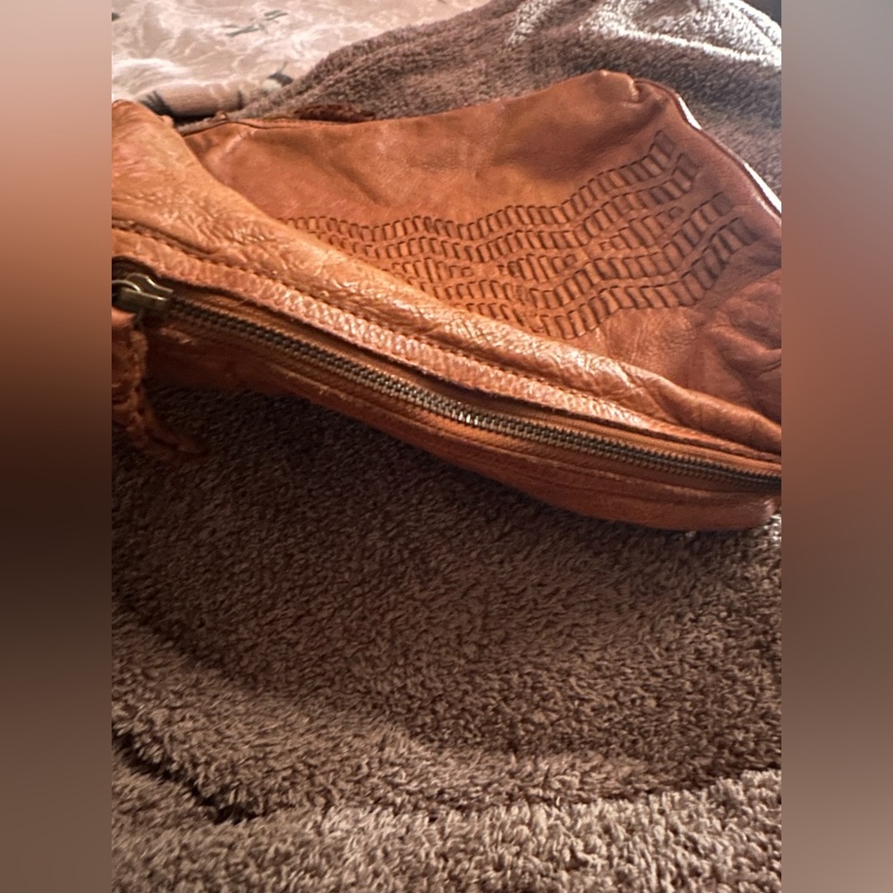 Tan leather shoulder bag - Picture 6 of 12